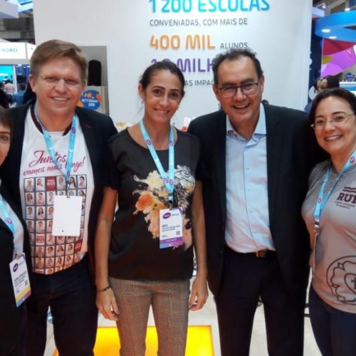 Da esquerda para a direita: Claudete Teixeira; Carlos Kracke, Secretaria de Educação de Marechal Cândido Rondon, Marcia da Mota, Dr Augusto Cury e Patrícia Quinot Gundt. 